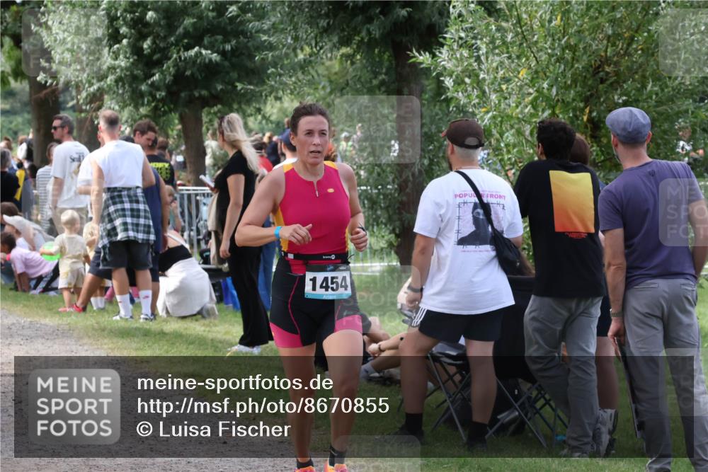 31.08.2025 - Elbe Triathlon Hamburg Luisa Fischer http://msf.ph/oto/8670855 31.08.2025 11:54:07 Laufen 1454 meine-sportfotos.de