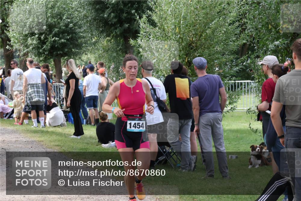 31.08.2025 - Elbe Triathlon Hamburg Luisa Fischer http://msf.ph/oto/8670860 31.08.2025 11:54:08 Laufen 1454 meine-sportfotos.de