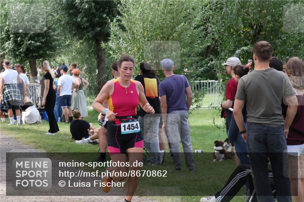 31.08.2025 - Elbe Triathlon Hamburg Luisa Fischer http://msf.ph/oto/8670862 31.08.2025 11:54:08 Laufen 1454 meine-sportfotos.de