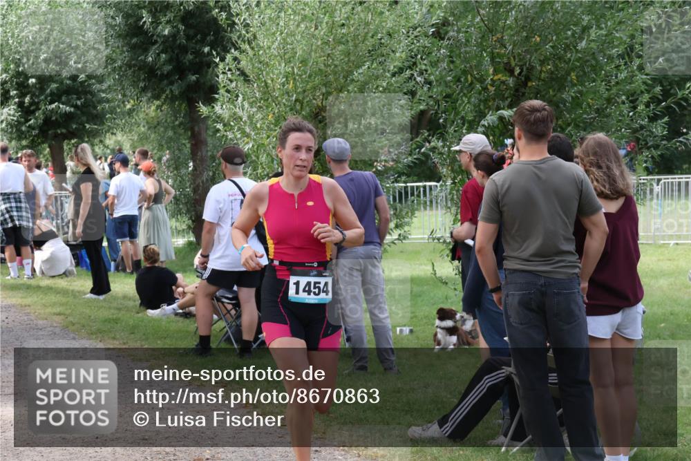 31.08.2025 - Elbe Triathlon Hamburg Luisa Fischer http://msf.ph/oto/8670863 31.08.2025 11:54:09 Laufen 1454 meine-sportfotos.de