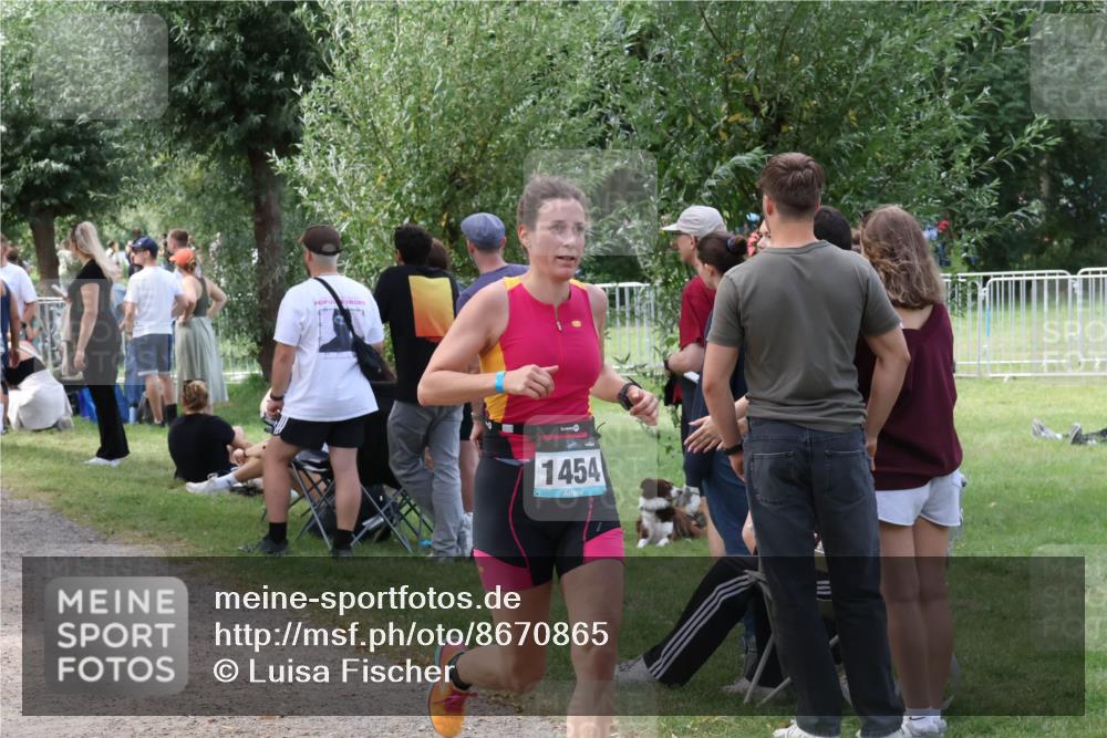 31.08.2025 - Elbe Triathlon Hamburg Luisa Fischer http://msf.ph/oto/8670865 31.08.2025 11:54:09 Laufen 1454 meine-sportfotos.de
