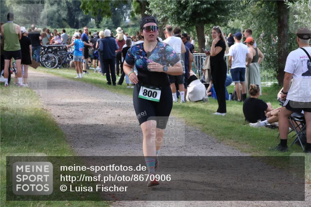 31.08.2025 - Elbe Triathlon Hamburg Luisa Fischer http://msf.ph/oto/8670906 31.08.2025 11:54:16 Laufen 800 meine-sportfotos.de