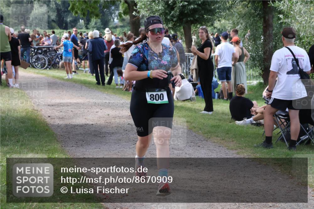 31.08.2025 - Elbe Triathlon Hamburg Luisa Fischer http://msf.ph/oto/8670909 31.08.2025 11:54:17 Laufen 800 meine-sportfotos.de