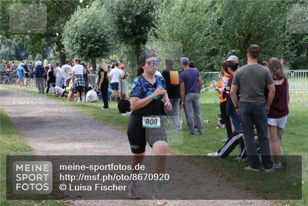 31.08.2025 - Elbe Triathlon Hamburg Luisa Fischer http://msf.ph/oto/8670920 31.08.2025 11:54:18 Laufen 800 meine-sportfotos.de