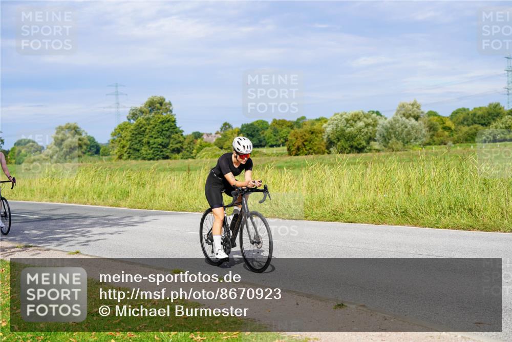31.08.2025 - Elbe Triathlon Hamburg Michael Burmester http://msf.ph/oto/8670923 31.08.2025 10:01:28 Radfahren 431, 666, 691, 823, 826 meine-sportfotos.de