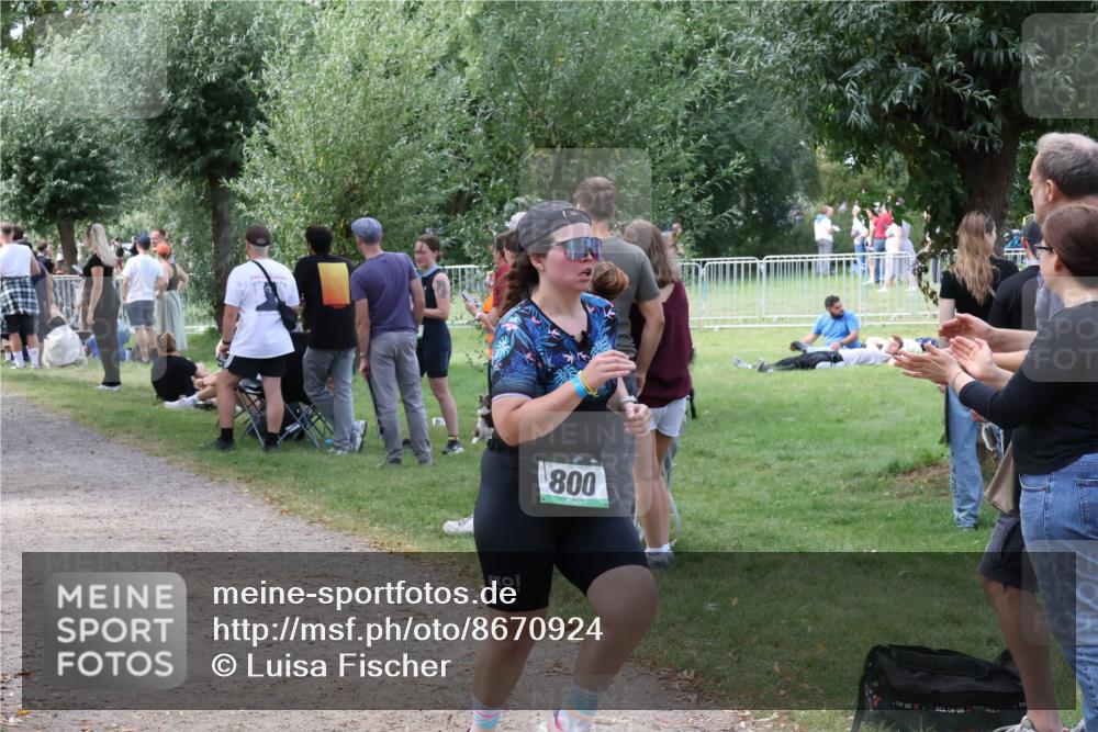 31.08.2025 - Elbe Triathlon Hamburg Luisa Fischer http://msf.ph/oto/8670924 31.08.2025 11:54:19 Laufen 800 meine-sportfotos.de