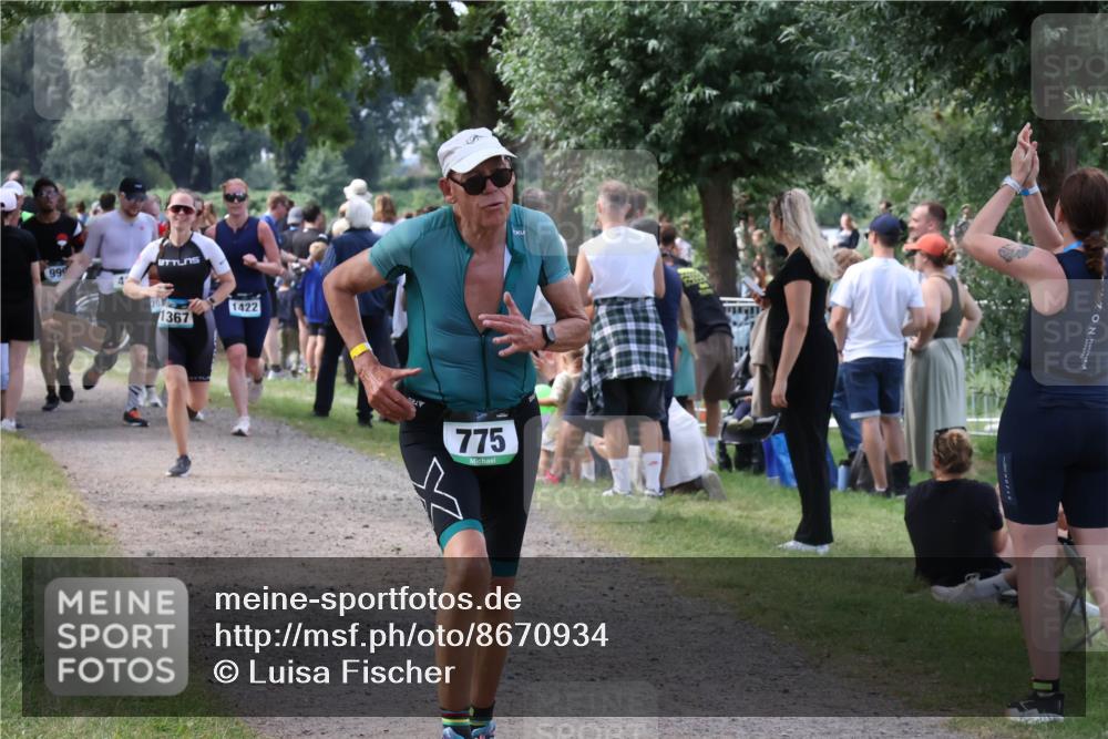 31.08.2025 - Elbe Triathlon Hamburg Luisa Fischer http://msf.ph/oto/8670934 31.08.2025 11:54:29 Laufen 999, 4, 70, 1367, 1422, 775 meine-sportfotos.de