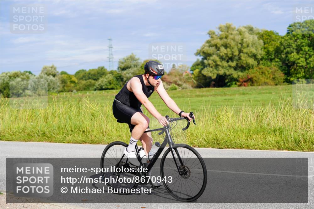 31.08.2025 - Elbe Triathlon Hamburg Michael Burmester http://msf.ph/oto/8670943 31.08.2025 10:01:29 Radfahren 431, 666, 691, 823, 826 meine-sportfotos.de