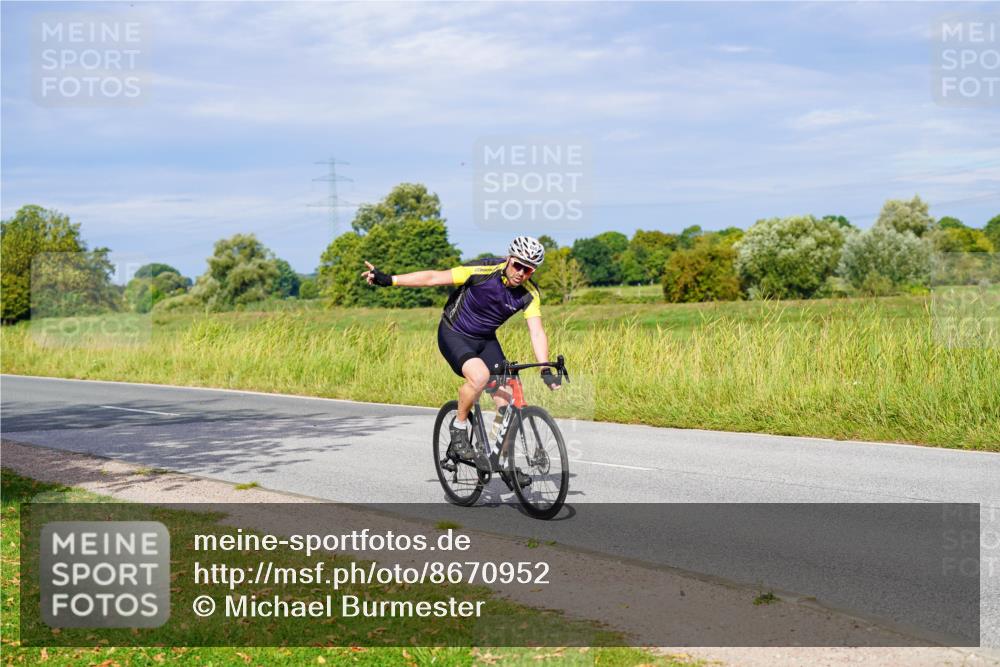 31.08.2025 - Elbe Triathlon Hamburg Michael Burmester http://msf.ph/oto/8670952 31.08.2025 10:01:33 Radfahren 431, 531, 666 meine-sportfotos.de