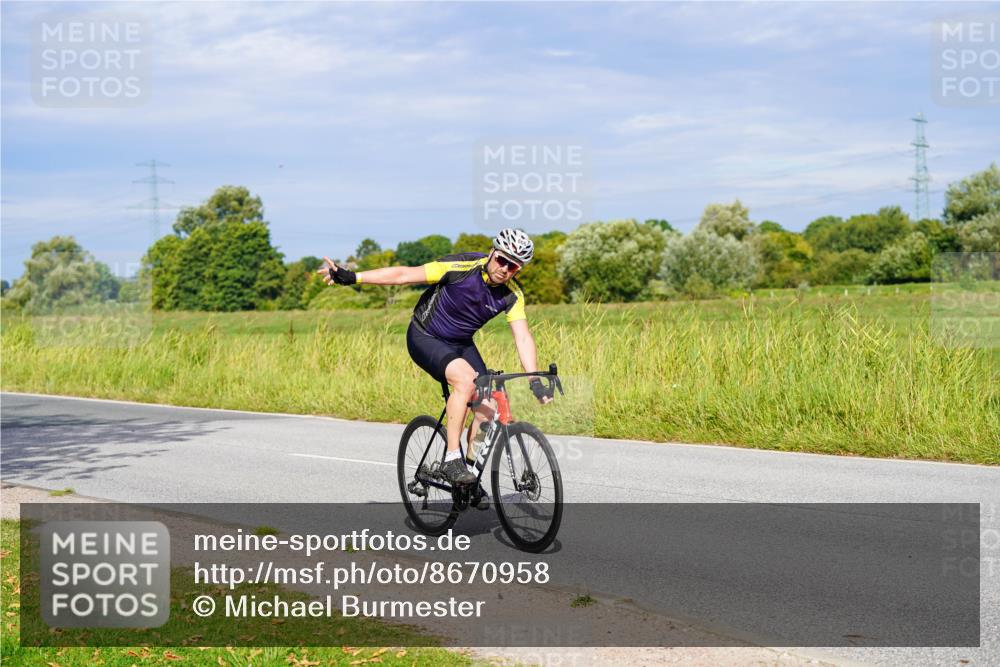 31.08.2025 - Elbe Triathlon Hamburg Michael Burmester http://msf.ph/oto/8670958 31.08.2025 10:01:33 Radfahren 431, 531, 666 meine-sportfotos.de