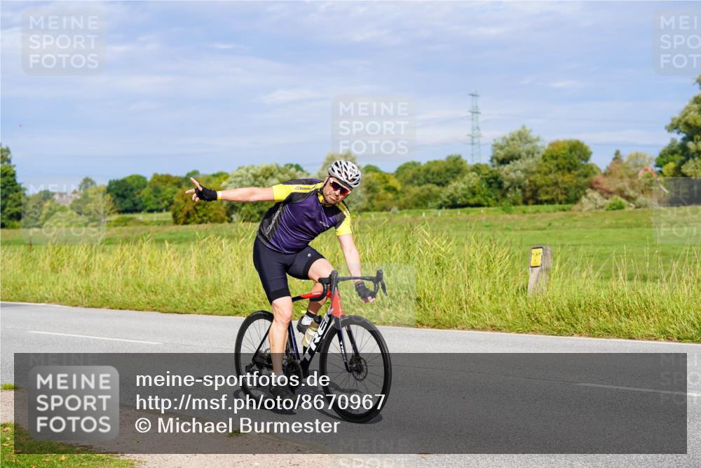 31.08.2025 - Elbe Triathlon Hamburg Michael Burmester http://msf.ph/oto/8670967 31.08.2025 10:01:33 Radfahren 431, 531, 666 meine-sportfotos.de