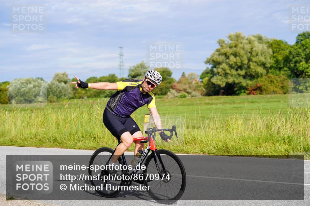 31.08.2025 - Elbe Triathlon Hamburg Michael Burmester http://msf.ph/oto/8670974 31.08.2025 10:01:33 Radfahren 431, 531, 666 meine-sportfotos.de