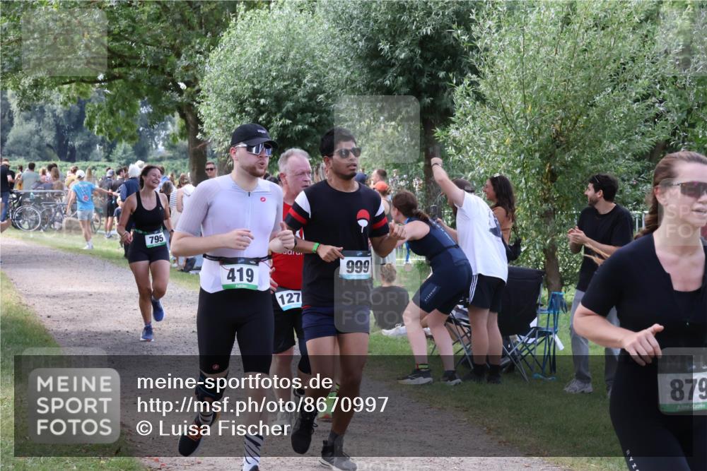 31.08.2025 - Elbe Triathlon Hamburg Luisa Fischer http://msf.ph/oto/8670997 31.08.2025 11:54:39 Laufen 795, 419, 127, 999, 879 meine-sportfotos.de