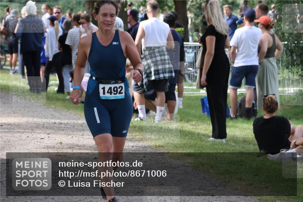 31.08.2025 - Elbe Triathlon Hamburg Luisa Fischer http://msf.ph/oto/8671006 31.08.2025 11:54:51 Laufen 3, 1492, 23 meine-sportfotos.de