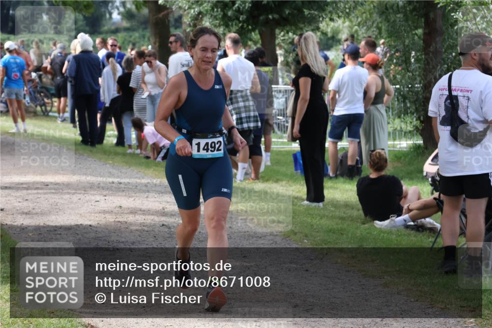 31.08.2025 - Elbe Triathlon Hamburg Luisa Fischer http://msf.ph/oto/8671008 31.08.2025 11:54:51 Laufen 1492, 3, 20 meine-sportfotos.de