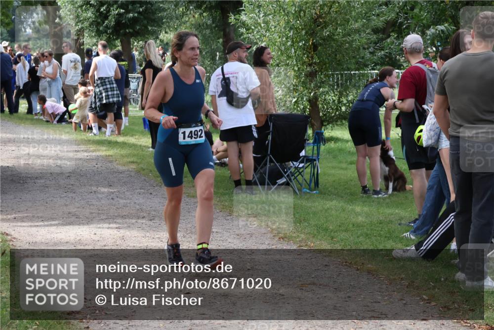 31.08.2025 - Elbe Triathlon Hamburg Luisa Fischer http://msf.ph/oto/8671020 31.08.2025 11:54:53 Laufen 1492 meine-sportfotos.de