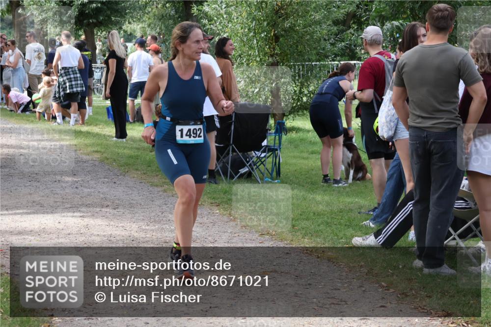 31.08.2025 - Elbe Triathlon Hamburg Luisa Fischer http://msf.ph/oto/8671021 31.08.2025 11:54:53 Laufen 320, 1492 meine-sportfotos.de