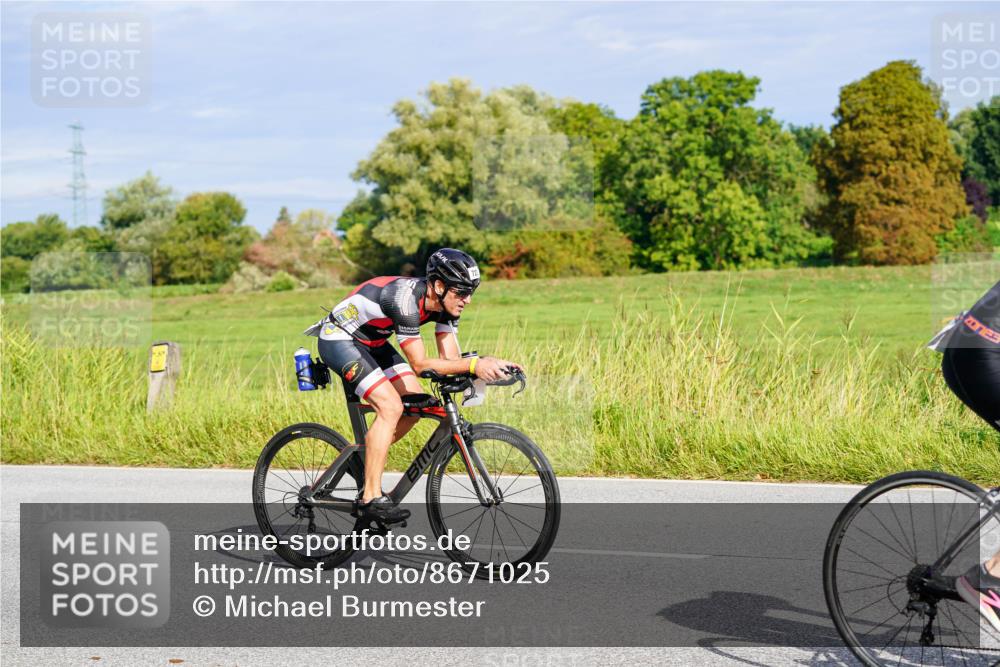 31.08.2025 - Elbe Triathlon Hamburg Michael Burmester http://msf.ph/oto/8671025 31.08.2025 10:01:44 Radfahren 636, 723, 820, 911 meine-sportfotos.de