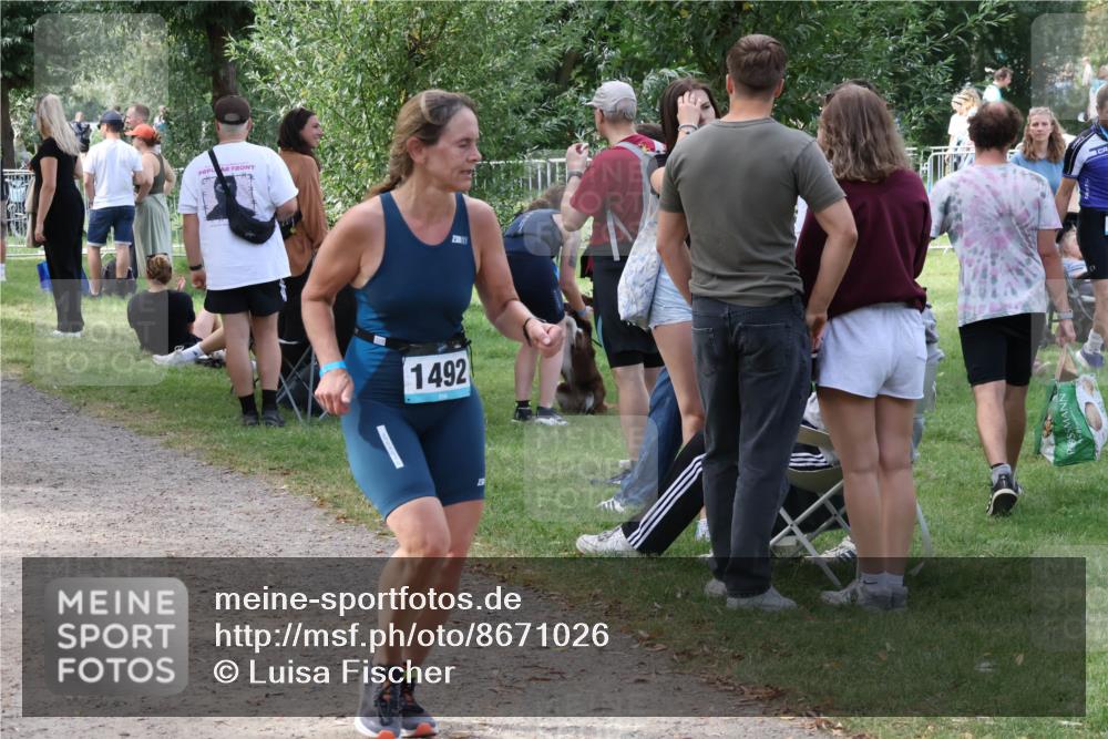 31.08.2025 - Elbe Triathlon Hamburg Luisa Fischer http://msf.ph/oto/8671026 31.08.2025 11:54:54 Laufen 1492 meine-sportfotos.de