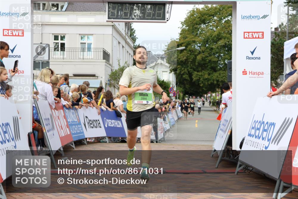 31.08.2025 - 21. Blankeneser Heldenlauf Strokosch-Dieckow http://msf.ph/oto/8671031 31.08.2025 10:53:26 Ziel 3356, 3371 meine-sportfotos.de