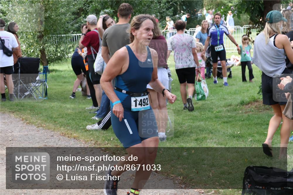 31.08.2025 - Elbe Triathlon Hamburg Luisa Fischer http://msf.ph/oto/8671033 31.08.2025 11:54:54 Laufen 1492, 1191, 1 meine-sportfotos.de