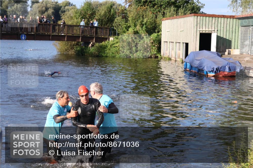 31.08.2025 - Elbe Triathlon Hamburg Luisa Fischer http://msf.ph/oto/8671036 31.08.2025 08:28:35 Schwimmen 186, 205 meine-sportfotos.de