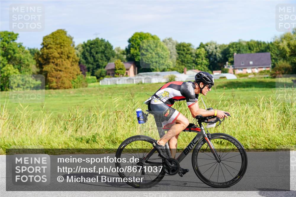 31.08.2025 - Elbe Triathlon Hamburg Michael Burmester http://msf.ph/oto/8671037 31.08.2025 10:01:45 Radfahren 636, 723, 820, 911 meine-sportfotos.de