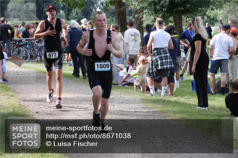 31.08.2025 - Elbe Triathlon Hamburg Luisa Fischer http://msf.ph/oto/8671038 31.08.2025 11:54:56 Laufen 677, 1609 meine-sportfotos.de