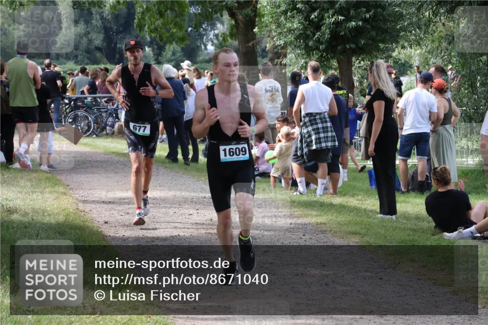 31.08.2025 - Elbe Triathlon Hamburg Luisa Fischer http://msf.ph/oto/8671040 31.08.2025 11:54:56 Laufen 677, 1609 meine-sportfotos.de