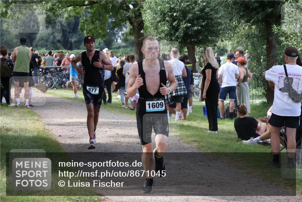 31.08.2025 - Elbe Triathlon Hamburg Luisa Fischer http://msf.ph/oto/8671045 31.08.2025 11:54:57 Laufen 677, 1609 meine-sportfotos.de