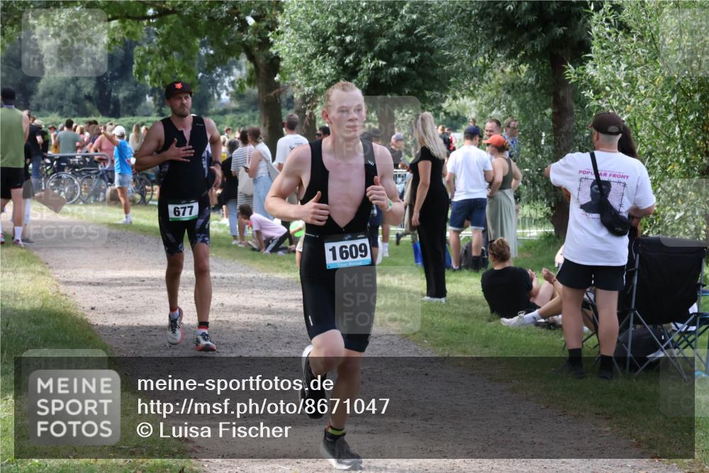 31.08.2025 - Elbe Triathlon Hamburg Luisa Fischer http://msf.ph/oto/8671047 31.08.2025 11:54:57 Laufen 677, 1609 meine-sportfotos.de