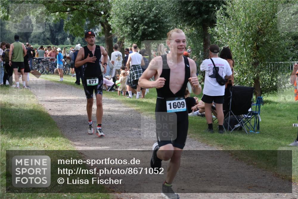 31.08.2025 - Elbe Triathlon Hamburg Luisa Fischer http://msf.ph/oto/8671052 31.08.2025 11:54:58 Laufen 677, 1609 meine-sportfotos.de