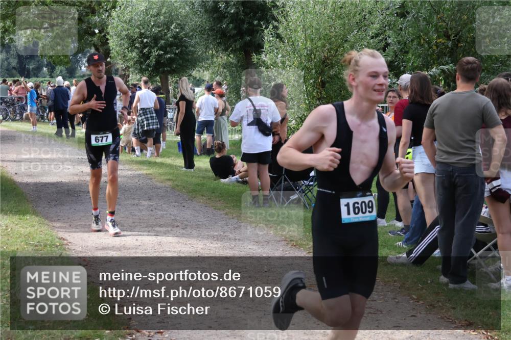 31.08.2025 - Elbe Triathlon Hamburg Luisa Fischer http://msf.ph/oto/8671059 31.08.2025 11:54:59 Laufen 677, 1609 meine-sportfotos.de