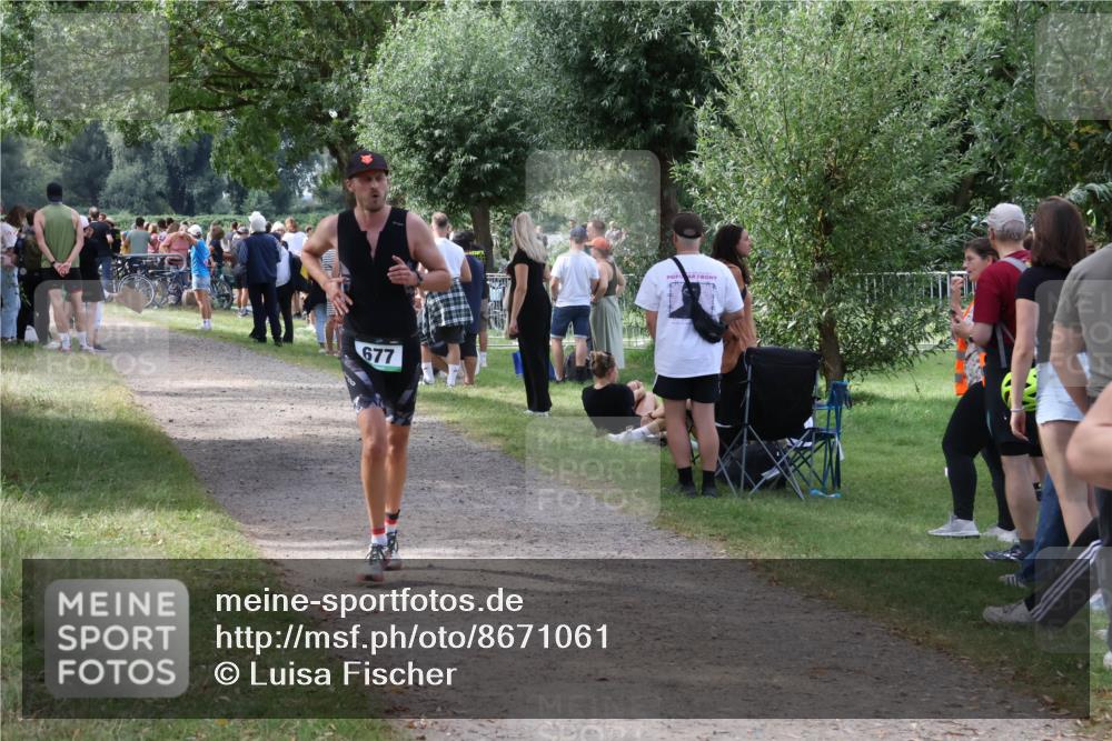 31.08.2025 - Elbe Triathlon Hamburg Luisa Fischer http://msf.ph/oto/8671061 31.08.2025 11:54:59 Laufen 677 meine-sportfotos.de