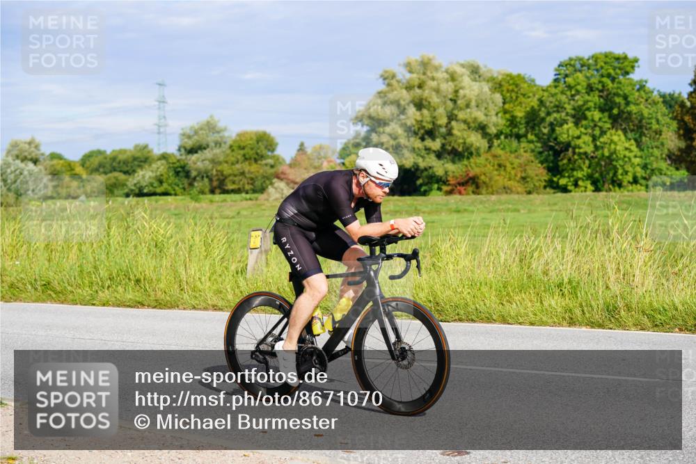 31.08.2025 - Elbe Triathlon Hamburg Michael Burmester http://msf.ph/oto/8671070 31.08.2025 10:01:51 Radfahren 393, 636, 750 meine-sportfotos.de