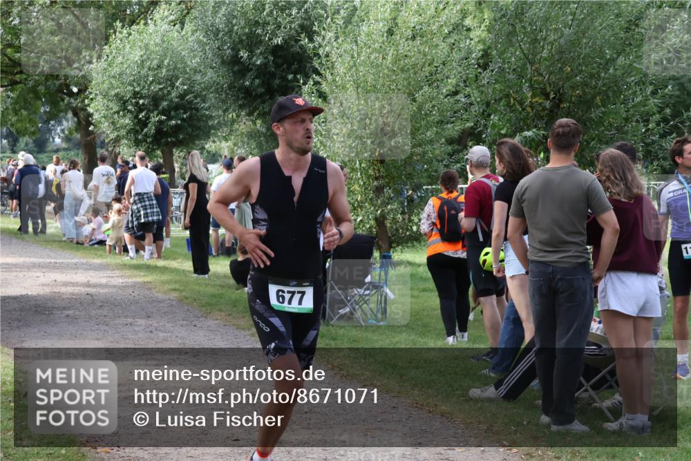 31.08.2025 - Elbe Triathlon Hamburg Luisa Fischer http://msf.ph/oto/8671071 31.08.2025 11:55:00 Laufen 677, 1 meine-sportfotos.de