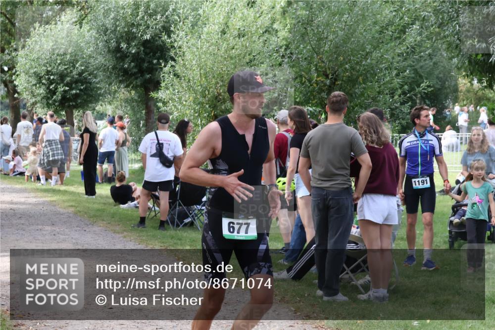 31.08.2025 - Elbe Triathlon Hamburg Luisa Fischer http://msf.ph/oto/8671074 31.08.2025 11:55:01 Laufen 677, 1191 meine-sportfotos.de