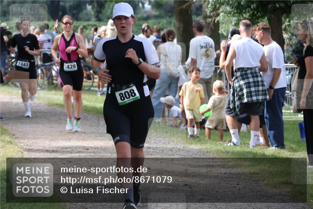 31.08.2025 - Elbe Triathlon Hamburg Luisa Fischer http://msf.ph/oto/8671079 31.08.2025 11:55:07 Laufen 1443, 1428, 808 meine-sportfotos.de