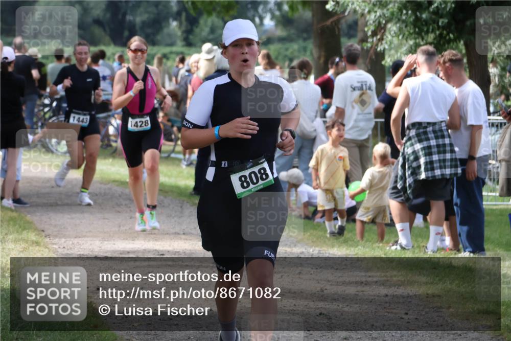31.08.2025 - Elbe Triathlon Hamburg Luisa Fischer http://msf.ph/oto/8671082 31.08.2025 11:55:07 Laufen 1443, 1428, 23, 30, 808 meine-sportfotos.de