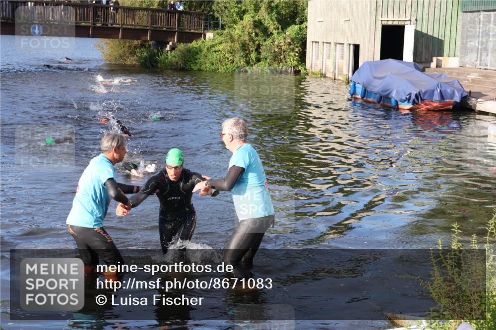 31.08.2025 - Elbe Triathlon Hamburg Luisa Fischer http://msf.ph/oto/8671083 31.08.2025 08:29:43 Schwimmen 190, 229 meine-sportfotos.de