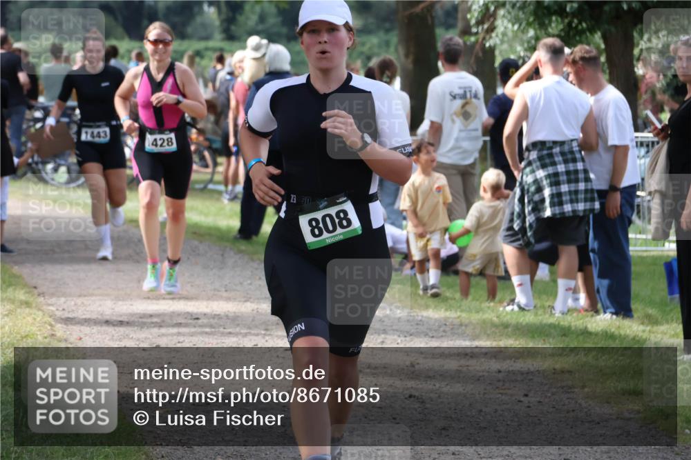 31.08.2025 - Elbe Triathlon Hamburg Luisa Fischer http://msf.ph/oto/8671085 31.08.2025 11:55:07 Laufen 1443, 428, 808 meine-sportfotos.de