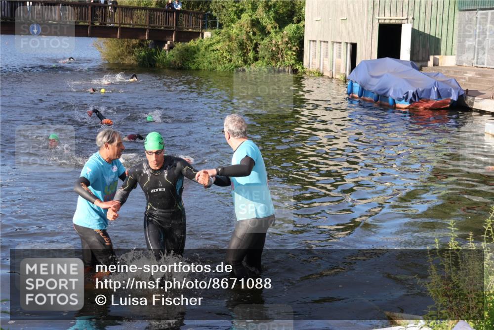 31.08.2025 - Elbe Triathlon Hamburg Luisa Fischer http://msf.ph/oto/8671088 31.08.2025 08:29:43 Schwimmen 190, 229 meine-sportfotos.de