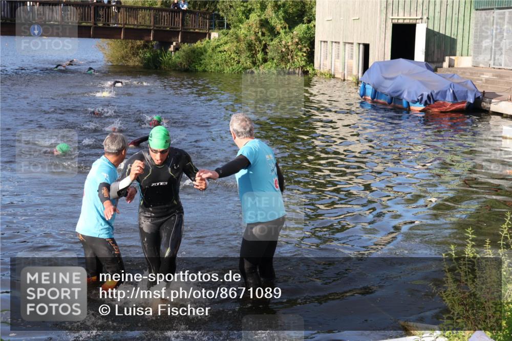 31.08.2025 - Elbe Triathlon Hamburg Luisa Fischer http://msf.ph/oto/8671089 31.08.2025 08:29:44 Schwimmen 190, 229 meine-sportfotos.de