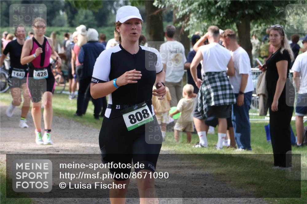 31.08.2025 - Elbe Triathlon Hamburg Luisa Fischer http://msf.ph/oto/8671090 31.08.2025 11:55:08 Laufen 1443, 1428, 3, 808 meine-sportfotos.de