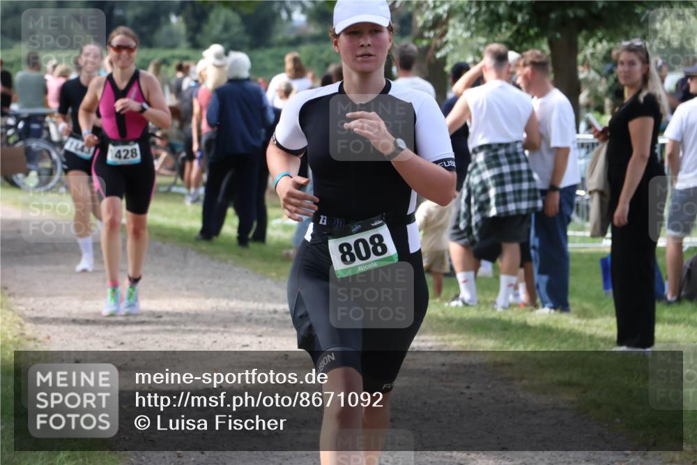31.08.2025 - Elbe Triathlon Hamburg Luisa Fischer http://msf.ph/oto/8671092 31.08.2025 11:55:08 Laufen 1443, 428, 808 meine-sportfotos.de