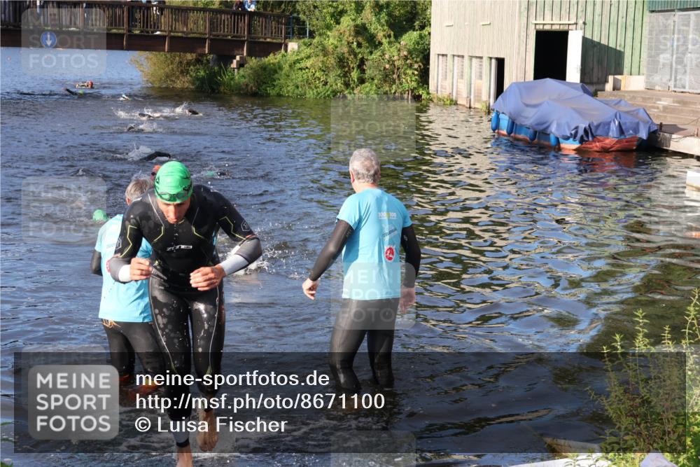 31.08.2025 - Elbe Triathlon Hamburg Luisa Fischer http://msf.ph/oto/8671100 31.08.2025 08:29:45 Schwimmen 190, 229, 238 meine-sportfotos.de