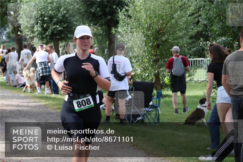 31.08.2025 - Elbe Triathlon Hamburg Luisa Fischer http://msf.ph/oto/8671101 31.08.2025 11:55:09 Laufen 808 meine-sportfotos.de