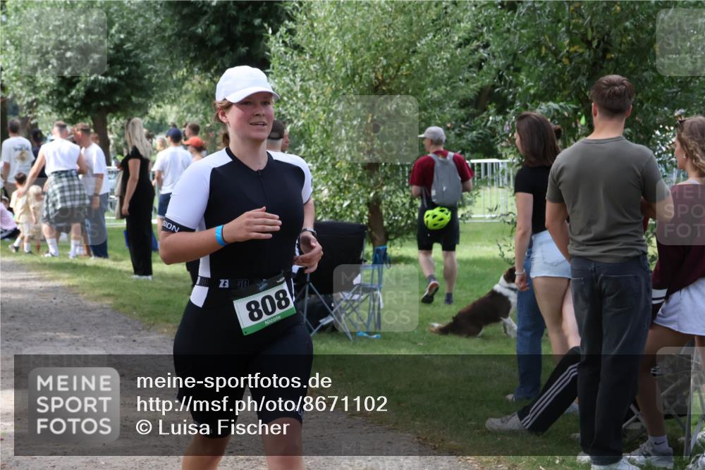 31.08.2025 - Elbe Triathlon Hamburg Luisa Fischer http://msf.ph/oto/8671102 31.08.2025 11:55:10 Laufen 23, 50, 808 meine-sportfotos.de