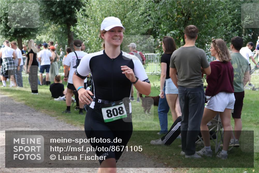 31.08.2025 - Elbe Triathlon Hamburg Luisa Fischer http://msf.ph/oto/8671105 31.08.2025 11:55:10 Laufen 23, 808 meine-sportfotos.de