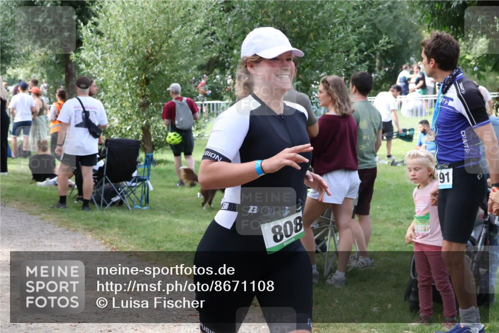 31.08.2025 - Elbe Triathlon Hamburg Luisa Fischer http://msf.ph/oto/8671108 31.08.2025 11:55:10 Laufen 91, 30, 808 meine-sportfotos.de